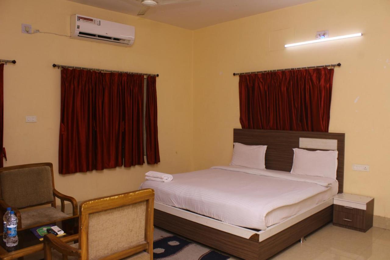 Chetan Inn Hotel Bhubaneswar Extérieur photo