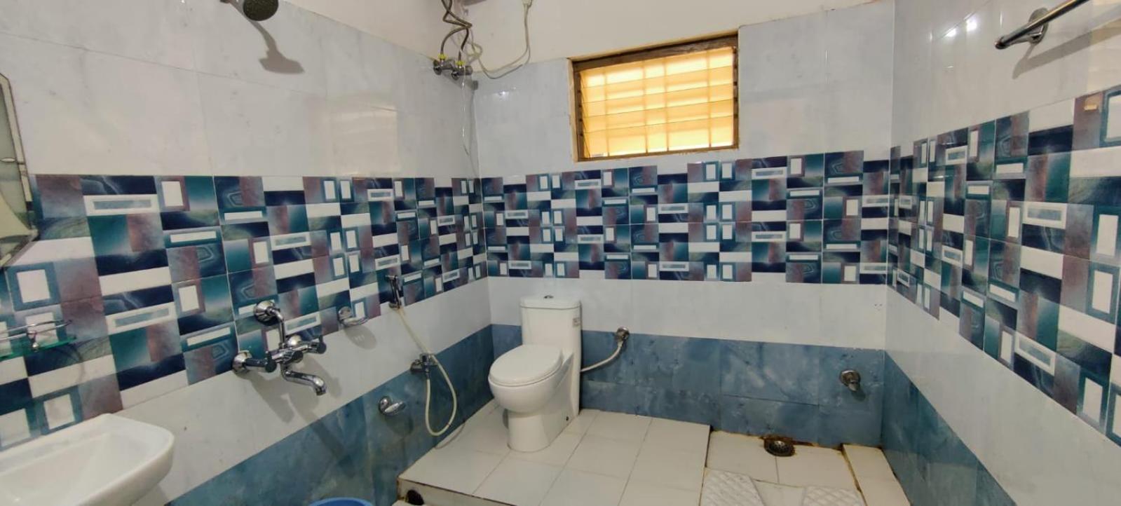 Chetan Inn Hotel Bhubaneswar Extérieur photo